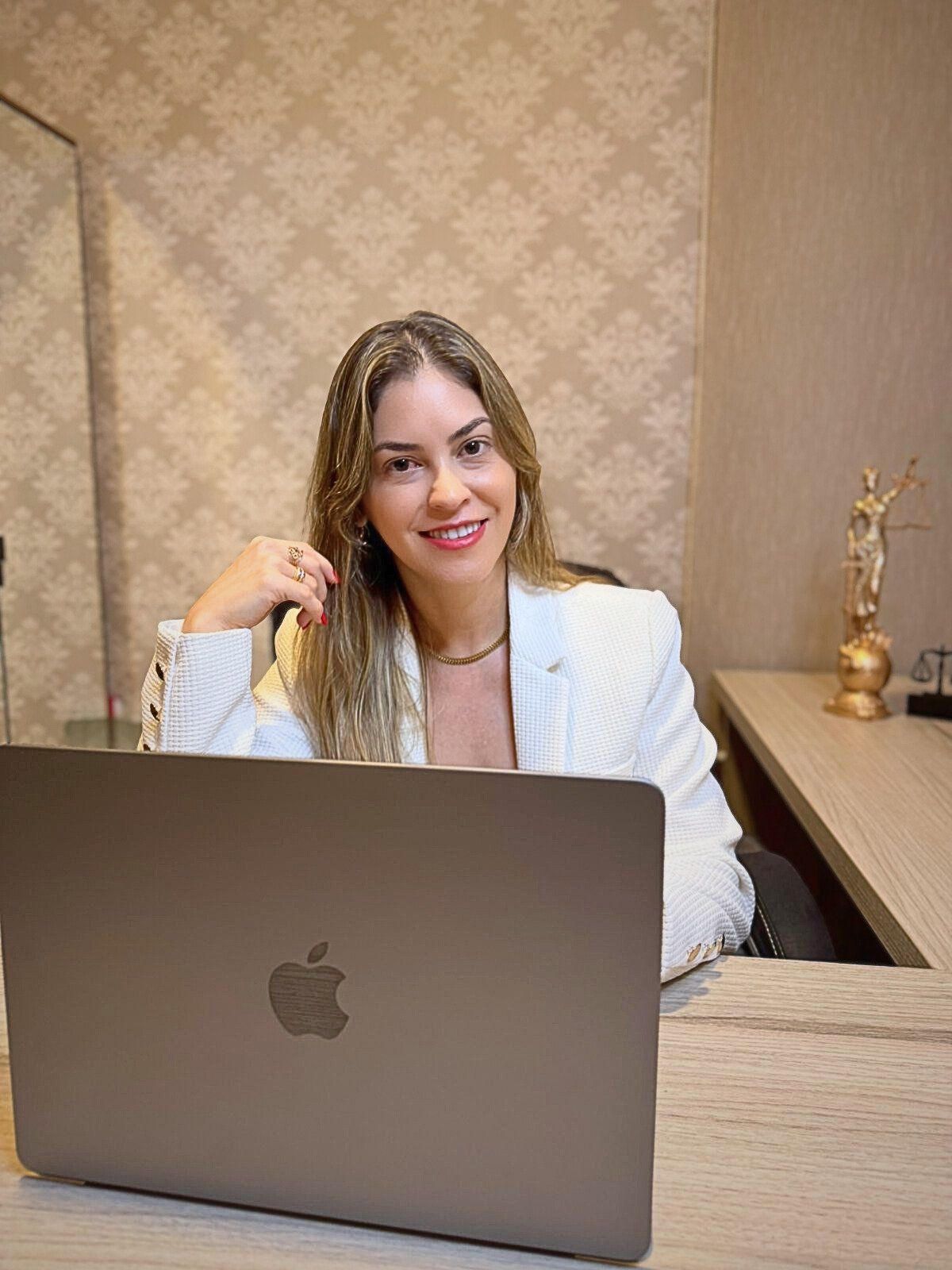 Dra. Eldiane Quintino